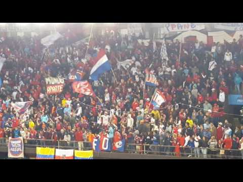 "Porque vos desde chico sos mi enfermedad  (CERRO EN HD 2016)" Barra: La Plaza y Comando &bull; Club: Cerro Porteño &bull; País: Paraguay