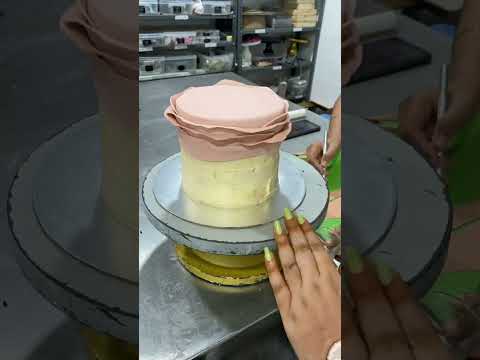 Ruffles tutorials/ how to make ruffles on cake/#shorts