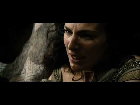 Man of Steel (2013): Lara gives birth to Kal-El on Krypton