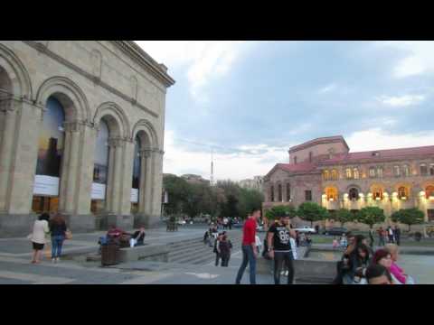 Поющие фонтаны на площади Республики