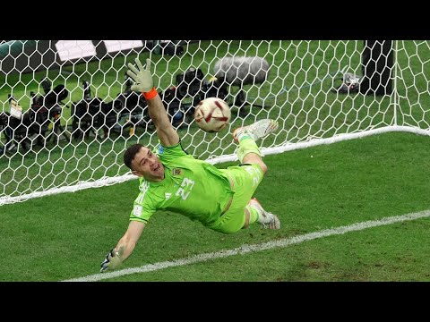 Emiliano Martinez is a Monster Between the Poles