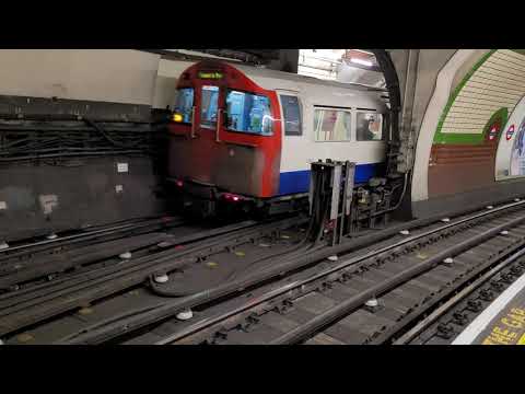 Piccadilly Circus Underground Station - Bakerloo line crossover