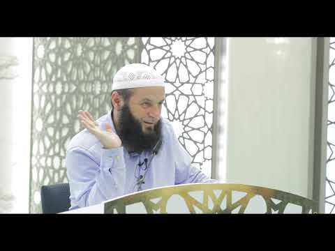 Kush preferohet që të qëndrojë pas imamit në namaz? | Hoxhë Sadullah Bajrami