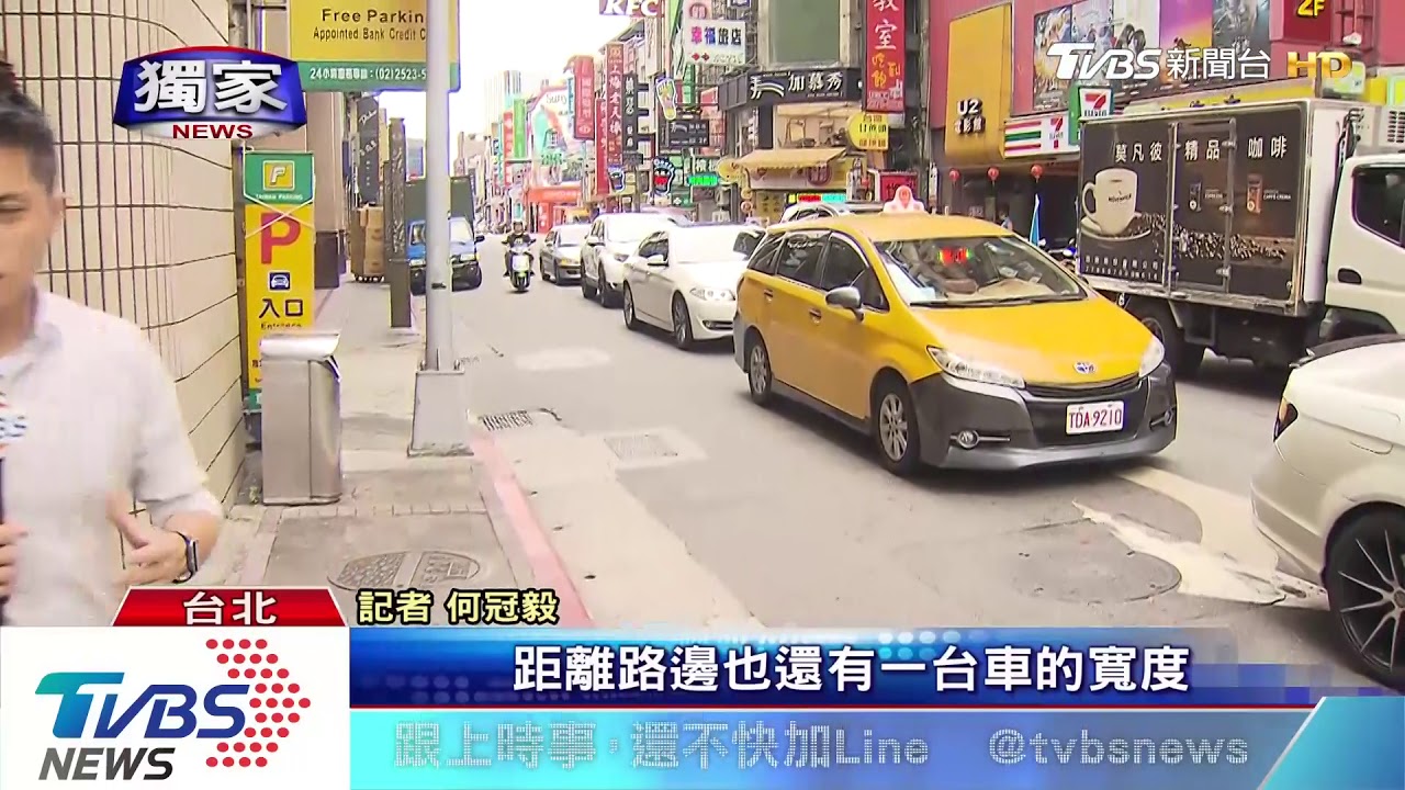 我先下車!小黃乘客突開門 騎士慘撞摔車