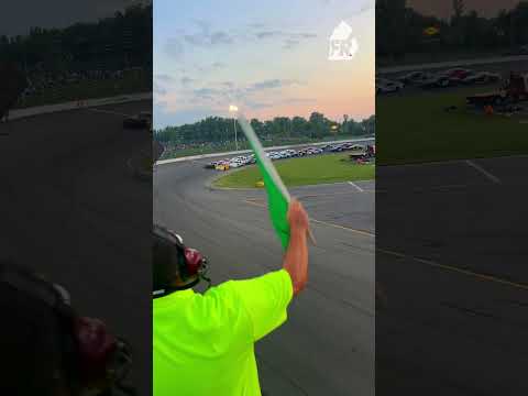 Green flag of the Detroit 100