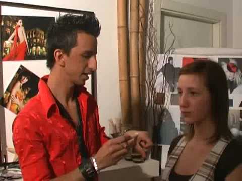 Da pigmentary nota dal sole su un corpo Il pigmentary nota sotto occhi a causa che