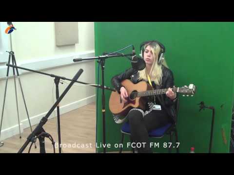 FCOT FM Sessions: Robyn & Keely - Beneath Your Beautiful