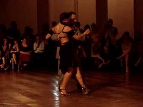  Silvina Valz  and  Oliver Kolker  are  dancing  to  the  tango  "  Oigo Tu Voz  "