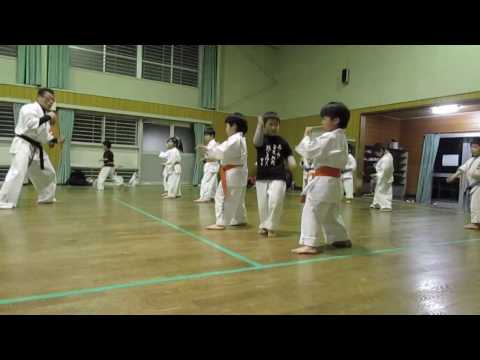 突きのコンビネーション練習（シャドウ）