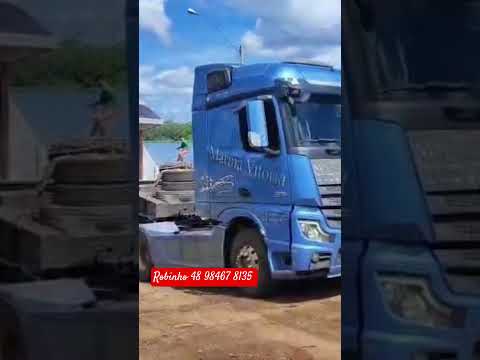 chalana descendo em São Miguel do Araguaia TOCANTINS