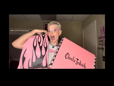 Lola unboxing Namilia clothes and Charla Tedrick shoes ASMR haul!