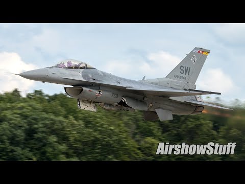 F-16 Mini-Demo and P-51 Heritage Flight (Thursday) - EAA AirVenture Oshkosh 2018