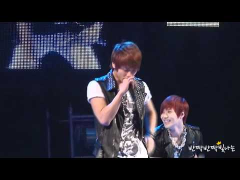 [fancam] 110526 SHINee Jonghyun forgot to sing his part @ Gangnam University Festival