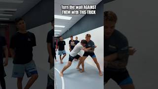 Clinch to Wall Work — vidéo 1