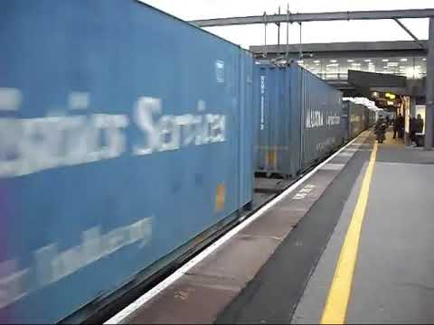 DRS 66433 Pulling 4M44 Through Stafford (13/12/2010)