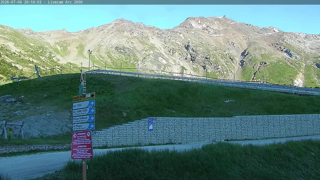 Live webcam view of Arc 2000 Ski Station at Le Savoy