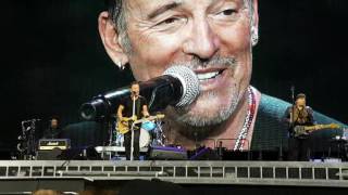 Jersey Girl MetLife Aug 25th 2016 Bruce Springsteen with engaged couple