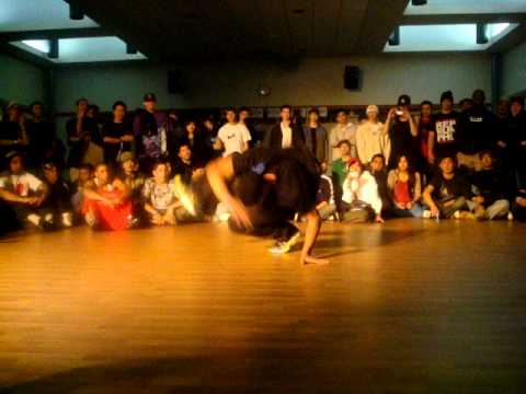 Kid Glyde (Dynamic Rockers) vs Omen (Supreme Beings) 2008 Rutgers jam