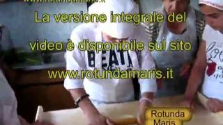 preview picture of video 'U PASTIZZ RUTUNNAR SCUOLA  LAB MANI IN PASTA ROTONDELLA 2014 06 10 demo'