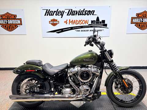 2026 FXBB Harley-Davidson® Street Bob® Olive Steel Metallic Chrome Laced Wheels
