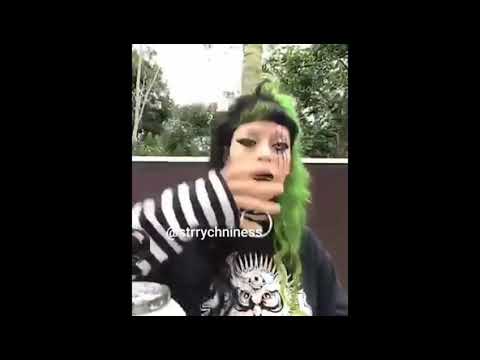 Strychniness responde garoto que mandou ela tomar banho