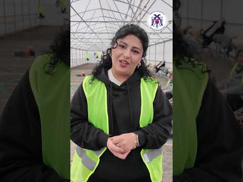 Çiçekler toprakla buluşmaya hazırlanıyor.