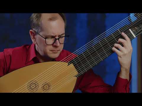 Lucas Harris performs 'Toccata XIII' by Alessandro Piccinini on theorbo| EMV