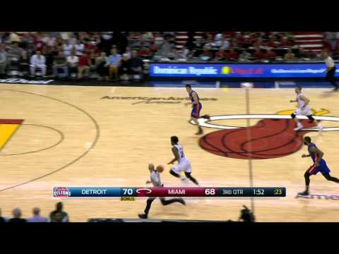 Justise Winslow Posterizes Ersan Ilyasova!
