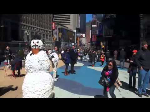 Moving Snowman Prank Scaring cops in New York City - Funny Clips