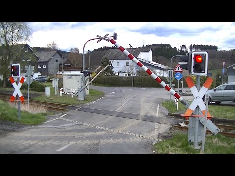 Spoorwegovergang Neunkirchen (D) // Railroad crossing // Bahnübergang