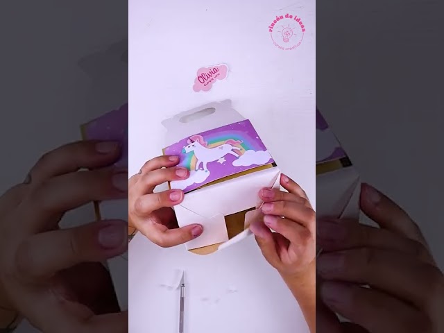 Vídeo relacionado con Caja con 200 Packs de 3 Lacasitos · Bolsitas Individuales de Chocolate con Leche · Incluye Tarjeta Personalizable Cia&Co · Ideal para Cumpleaños, Halloween, Fiestas Infantiles y Detalles de Empresa