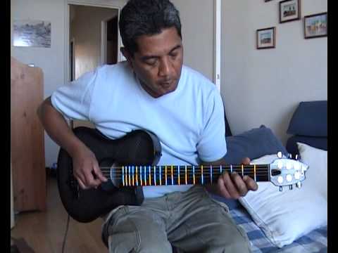 Solorazaf playing the song 'Vololuna' with his new Emerald Guitar!