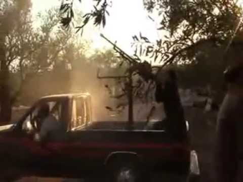 التصدي للطيران الحربي في سماء كفرزيتا في ريف حماة بواسطة رشاش دوشكا من قبل لواء الغر الميامين