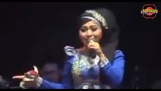 Download lagu Selvy anggraeni (cover) - Malam || video lama || familys group #familysgroup  mp3