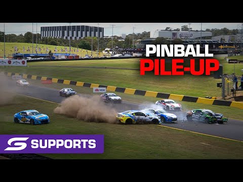 Pinball pile-up in 86s race - Bunnings Trade Sydney SuperNight | Supercars 2021