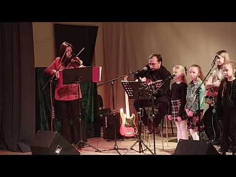 ar mani atkal runā kaijas