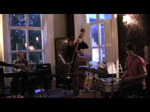 The Arun Luthra Quintet featuring André Cannière in London, U.K. performs 
