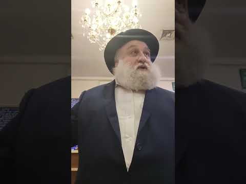 RABBI MICHAEL DANIELOV USING THE OVEN/PLATA TO HEAT FOOD ON SHABBAT