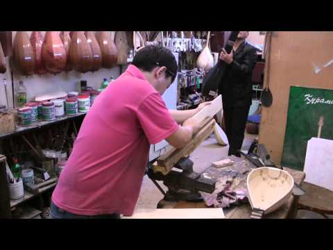 Домбыра үйрену сабағы. Бірінші сабақ