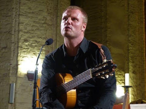 Virtuos: Heavy Classic Gitarrist Malte Vief in der St. Petri Kirche Wolgast