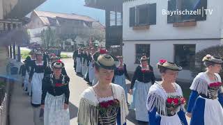 Tradition und Freude: Erster kleiner Trachtenumzug nach 2 Jahren in Bayrischzell