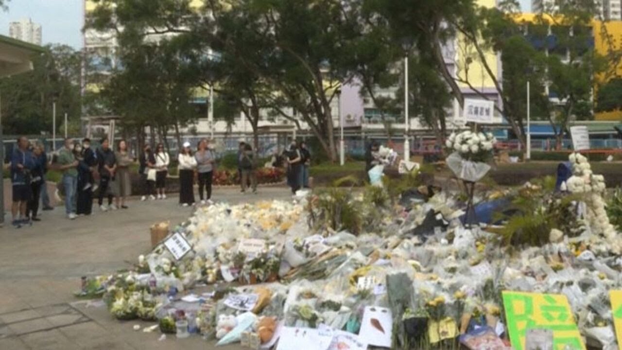 Hong Kong, prosegue l'omaggio alle 159 vittime dell'incendio del 26 novembre