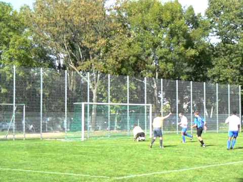 Marc Sommerlad zum 3:2 für den 1. Rödelheimer FC 02 gegen Niederursel am 12.09.2010.MOV
