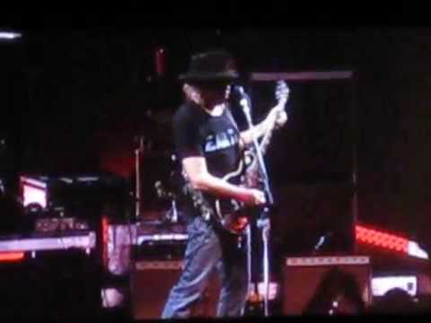 Neil Young with Promise of the Real, 