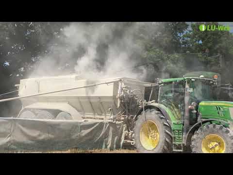 Lohnunternehmen Jürgens - Trockenkalk streuen mit Spezialtechnik