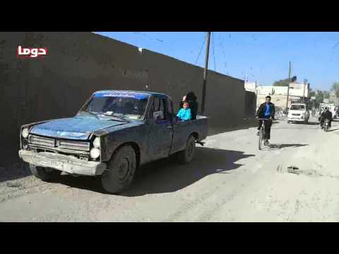 نزوح الأهالي جراء قصف للنظام في مدينة دوما في محافظة ريف دمشق