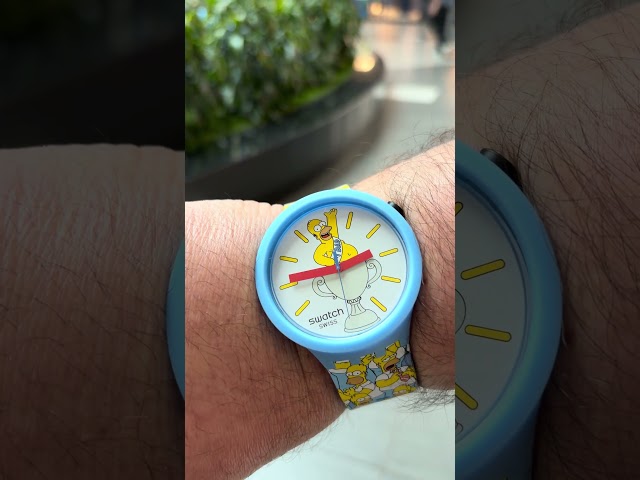 Vídeo relacionado con Swatch Reloj The Simpsons Big Bold SB05Z100 Best DAD. EVER.