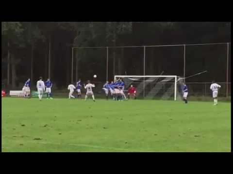 Vrije trap van  RSV 1 tegen VVR1 van Luc Schuit