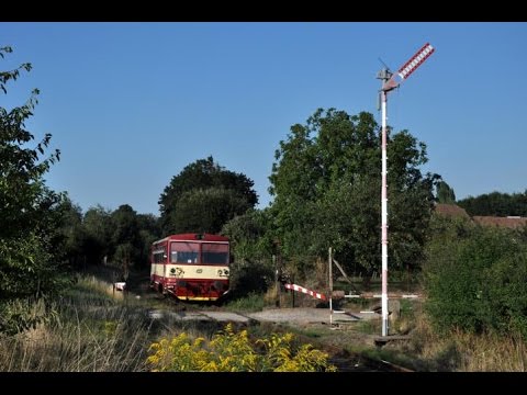 ČD  810 039 u mechanických závorám ve Skřivanech 31.8.2015