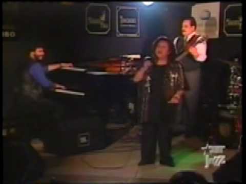 Leny Andrade performing with her trio at the old Mistura Fina in Rio de Janeiro